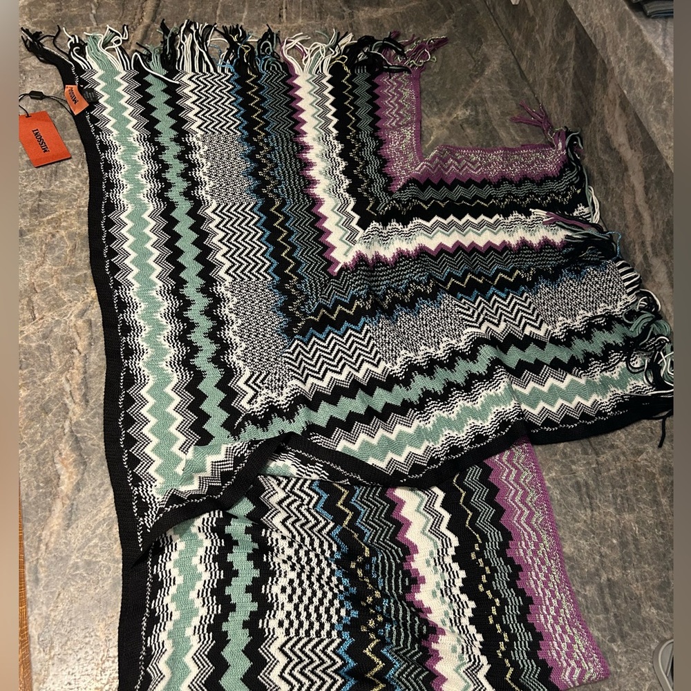 Luxury Designer New With Tags Missoni Scarf Zigzag Fringe wool women’s fall